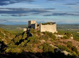 Randonnée pédestre à la journée: Vénéjan et le château de Gicon