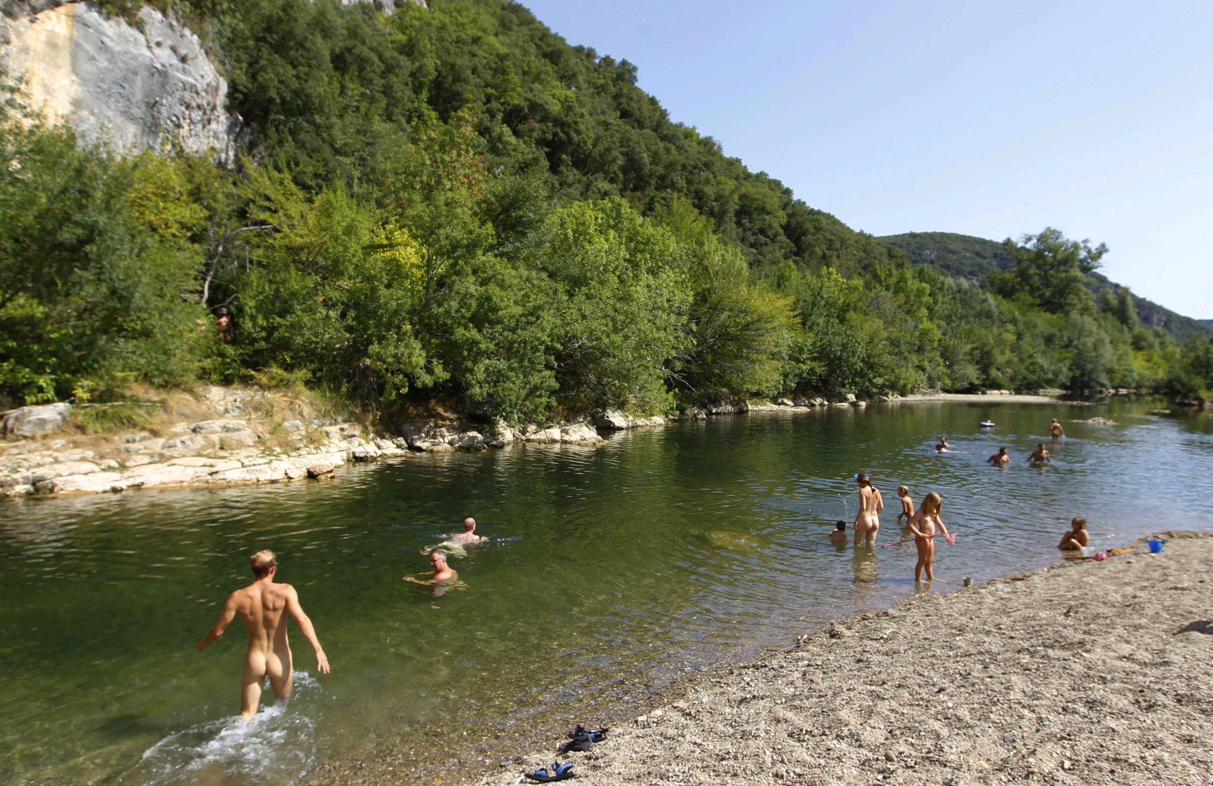 Camping Naturiste La Genese Méjannes Le Clap
