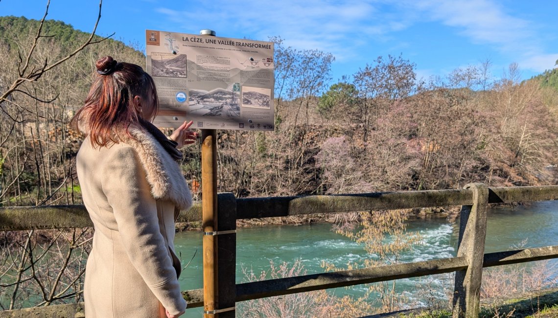 Panneau au bord de la Cèze © Panneau au bord de la Cèze