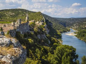 Aiguèze, le village et l'Ardèche © Eddy Termini