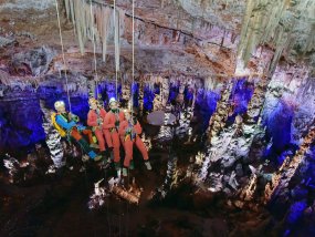 Grotte de la Salamandre, descente en rappel © Grotte de la Salamandre